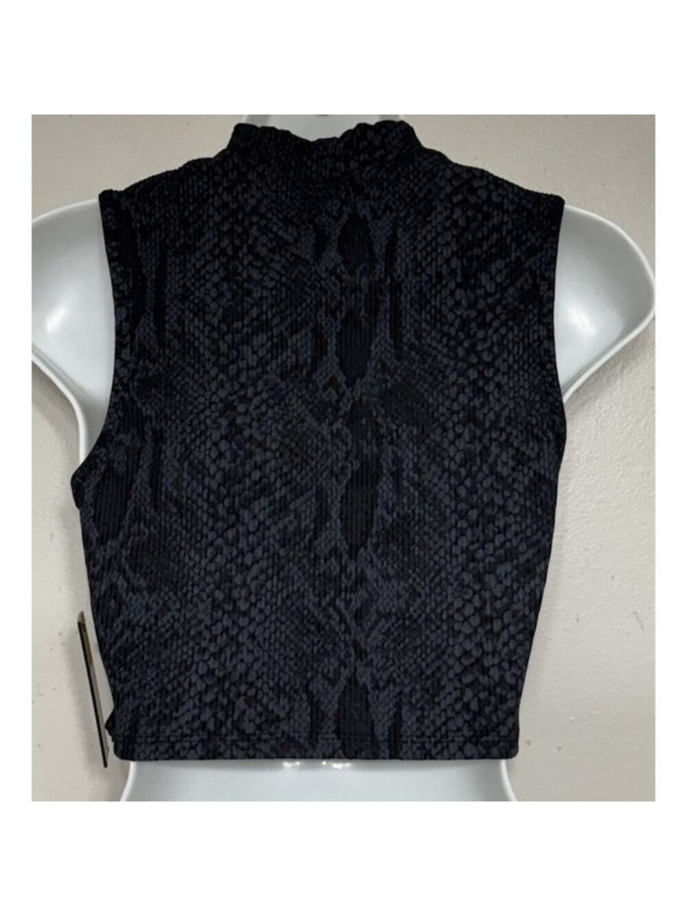Eleven Stay Free Mock Neck Tank Women’s Small Crop NEW - Picture 4 of 6